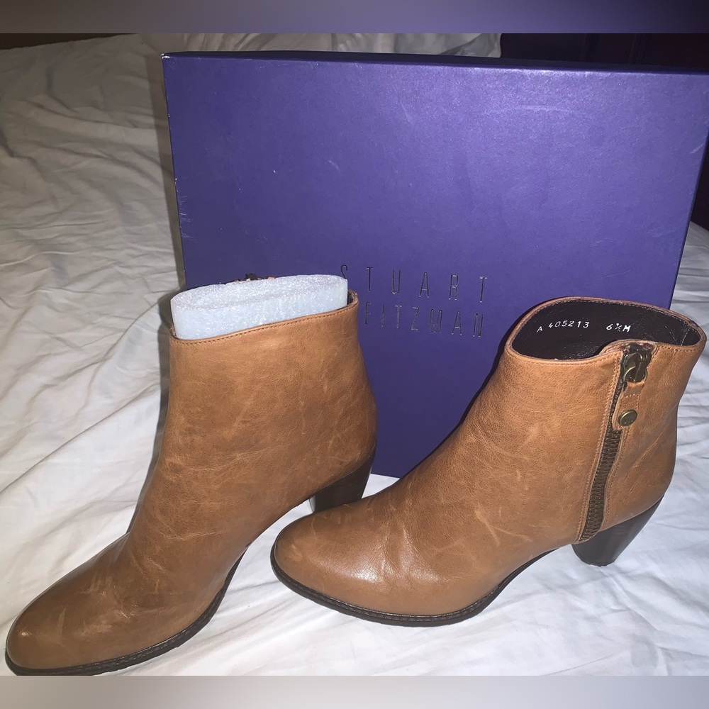 New in Box Stuart Weitzman Walnut Vecchio Nappa Boots 6.5 Womens. Made in Spain